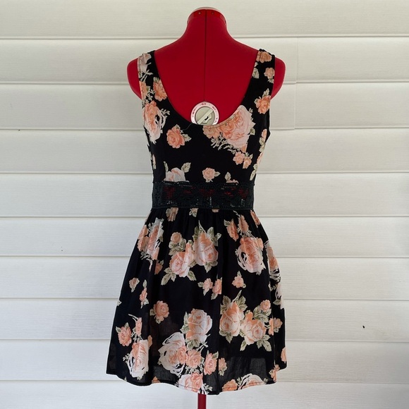 TOPSHOP Black Lace Floral Mini Dress Sz 6 - Picture 7 of 11